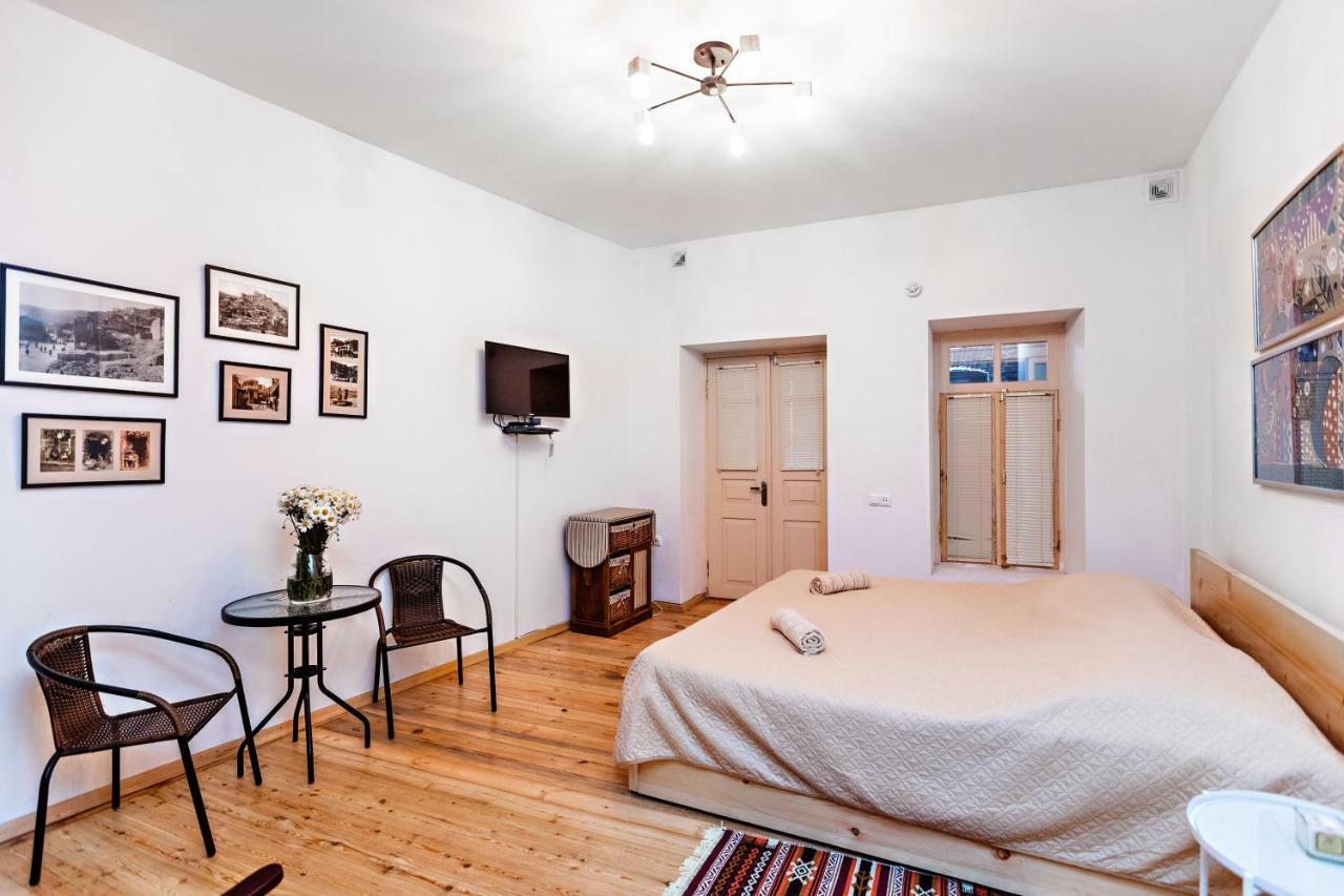 Nina' Cozy Apartment Тбилиси Екстериор снимка